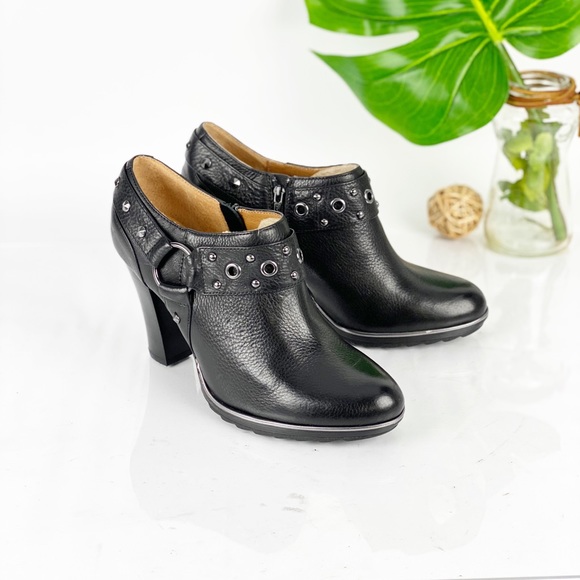 Sundance Sofft Heel Ankle Boot in Black Leather - Picture 2 of 12